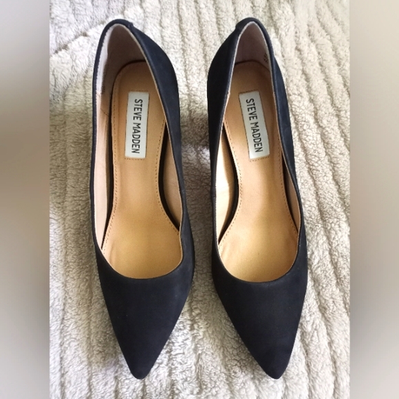 Steve Madden Shoes - Steve Madden pointed toe block heel